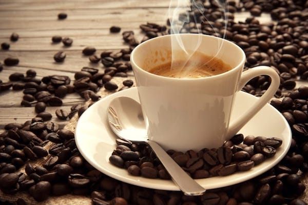 Disturbi dell’umore, 4 caffè al giorno riducono il rischio